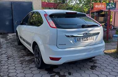 Хэтчбек Ford Focus 2011 в 