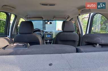 Хэтчбек Ford Focus 2011 в 