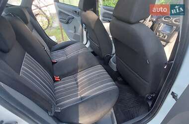 Хэтчбек Ford Focus 2011 в 