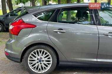 Хэтчбек Ford Focus 2012 в 
