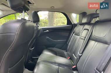 Хэтчбек Ford Focus 2012 в 
