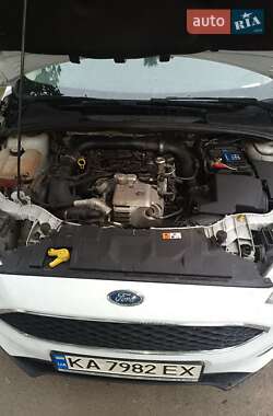 Хетчбек Ford Focus 2015 в 