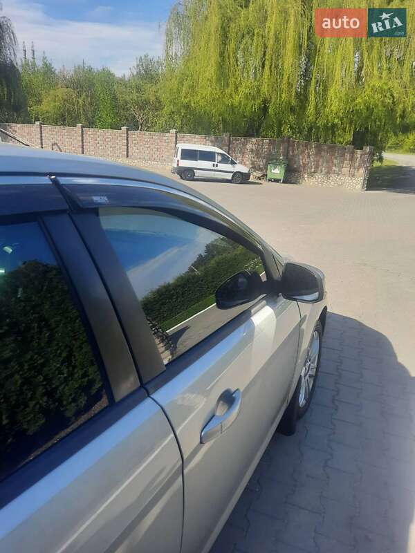 Хэтчбек Ford Focus 2009 в Волочиске