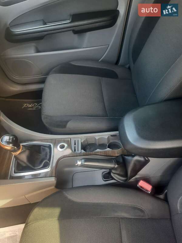 Хэтчбек Ford Focus 2009 в Волочиске