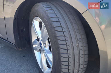 Седан Ford Focus 2013 в 