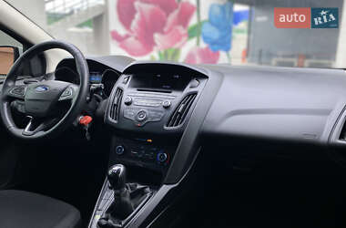 Хетчбек Ford Focus 2016 в 