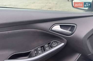 Хэтчбек Ford Focus 2013 в 