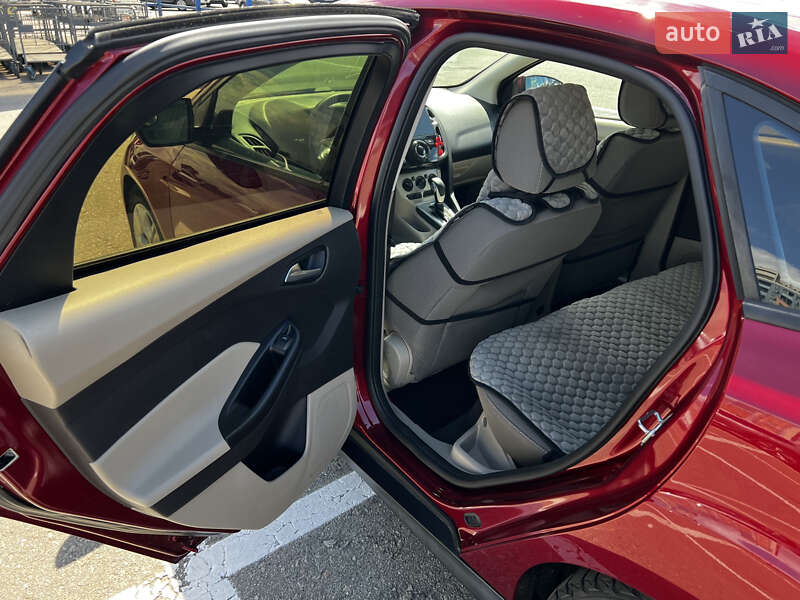 Седан Ford Focus 2014 в Киеве фото 7 Седан Ford Focus 2014 в Киеве