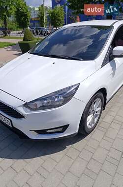 Хэтчбек Ford Focus 2016 в 