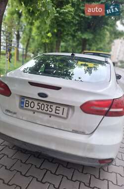 Седан Ford Focus 2015 в 