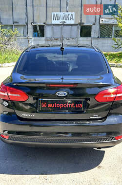 Седан Ford Focus 2015 в 