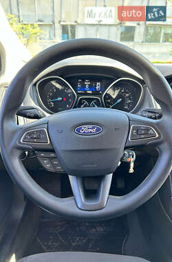 Седан Ford Focus 2015 в 
