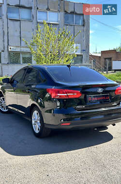 Седан Ford Focus 2015 в 