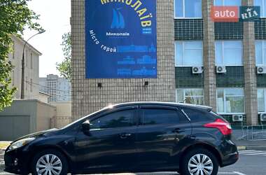 Хэтчбек Ford Focus 2011 в 