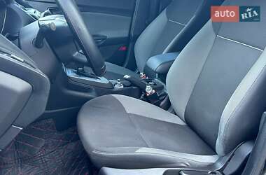 Хэтчбек Ford Focus 2011 в 
