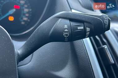 Хэтчбек Ford Focus 2011 в 