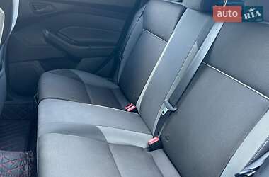 Хэтчбек Ford Focus 2011 в 