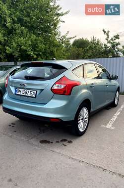 Хэтчбек Ford Focus 2011 в 
