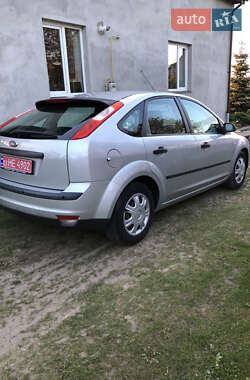 Хэтчбек Ford Focus 2005 в 