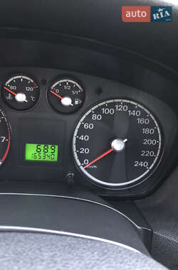 Хэтчбек Ford Focus 2005 в 
