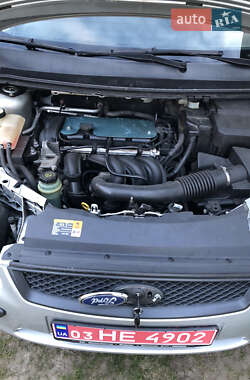 Хэтчбек Ford Focus 2005 в 