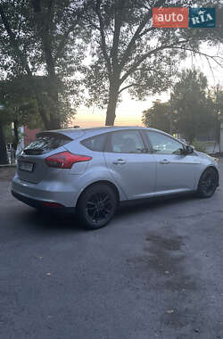 Хетчбек Ford Focus 2015 в 