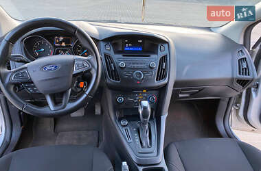Хетчбек Ford Focus 2015 в 