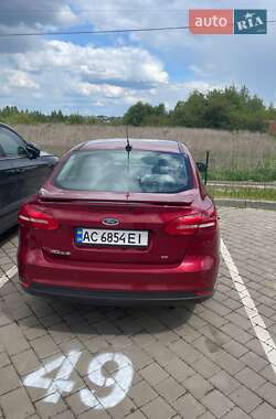 Седан Ford Focus 2015 в 