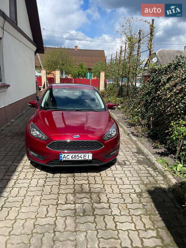 Седан Ford Focus 2015 в 