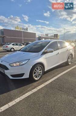 Седан Ford Focus 2015 в 