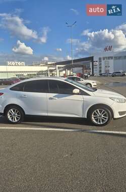 Седан Ford Focus 2015 в 