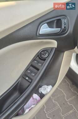 Седан Ford Focus 2015 в 