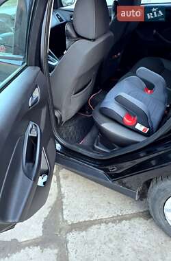 Хэтчбек Ford Focus 2013 в 