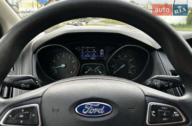 Седан Ford Focus 2015 в 