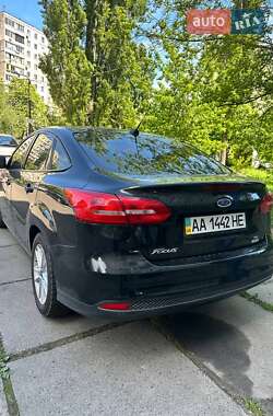 Седан Ford Focus 2015 в 