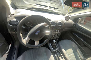 Хэтчбек Ford Focus 2005 в 