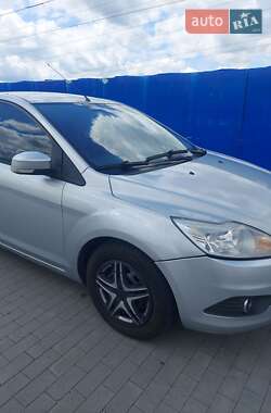 Хэтчбек Ford Focus 2011 в 