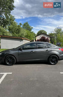 Седан Ford Focus 2015 в 