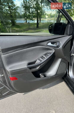Седан Ford Focus 2015 в 