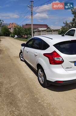 Хэтчбек Ford Focus 2012 в 