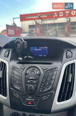 Хэтчбек Ford Focus 2012 в 