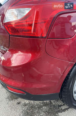 Хэтчбек Ford Focus 2012 в 