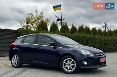 Хэтчбек Ford Focus 2012 в 