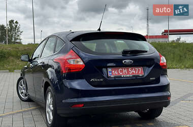 Хэтчбек Ford Focus 2012 в 