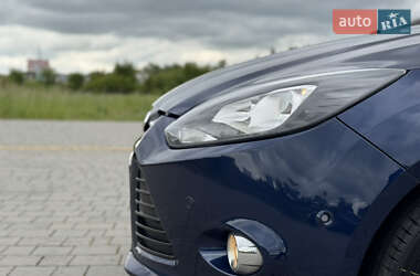 Хэтчбек Ford Focus 2012 в 