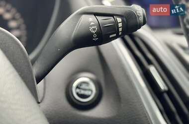 Хэтчбек Ford Focus 2012 в 