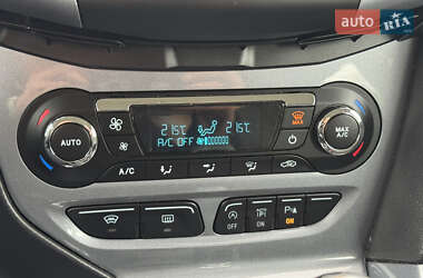 Хэтчбек Ford Focus 2012 в 
