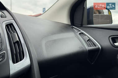 Хэтчбек Ford Focus 2012 в 