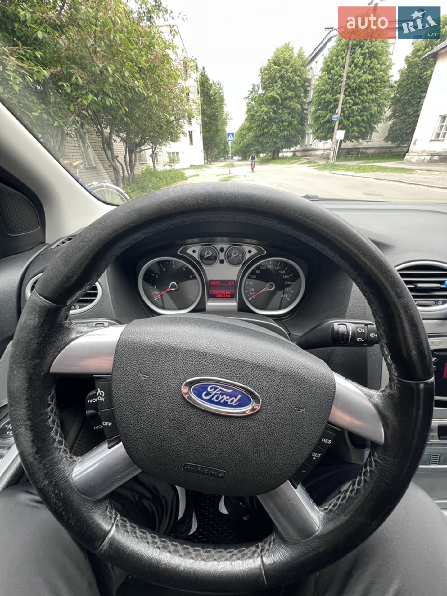 2010 Ford Focus - мініатюра 2