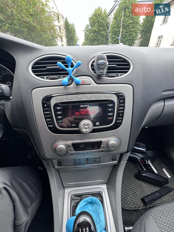 Седан Ford Focus 2010 в 